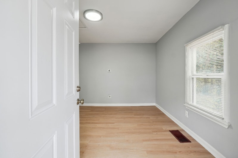 Building Photo - 562 Grant St SW