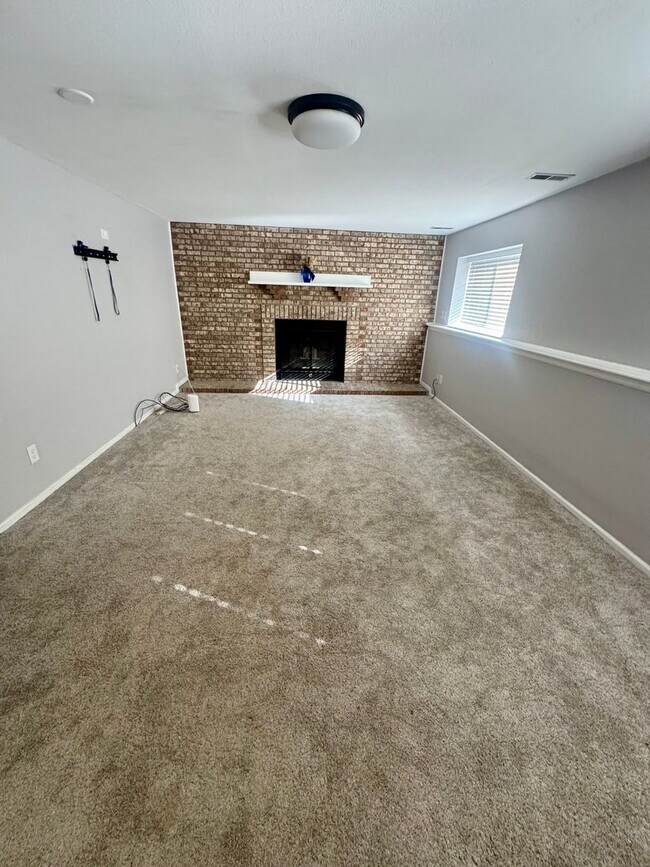 Building Photo - 4 Bedroom home in Stunning Rockrimmon