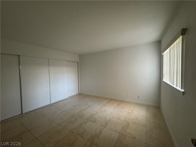 Building Photo - 4320 Sanderling Cir