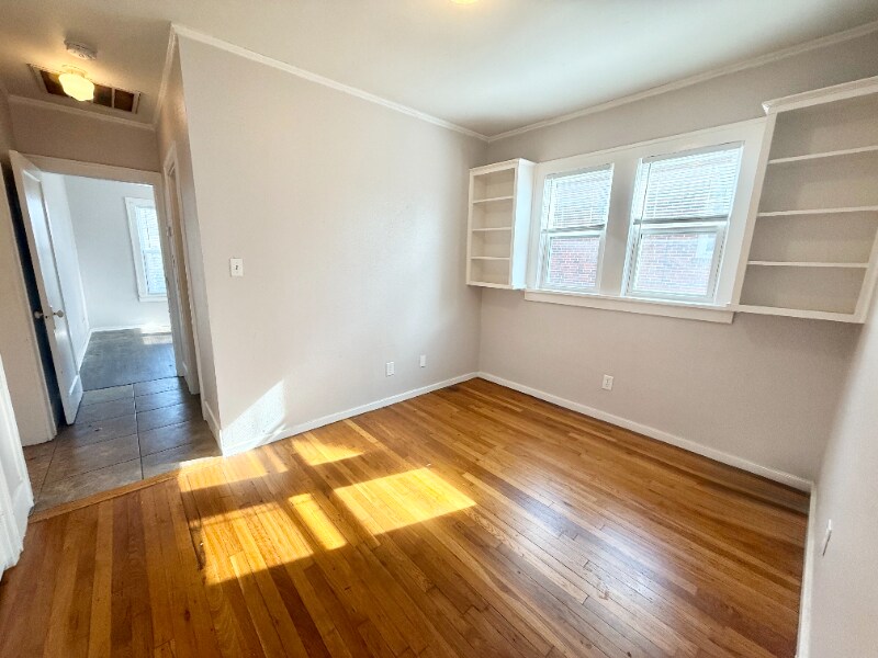 Building Photo - 520 S Fannin Ave