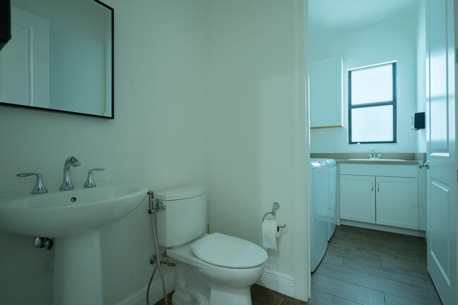 Building Photo - 13026 Artisan Cir