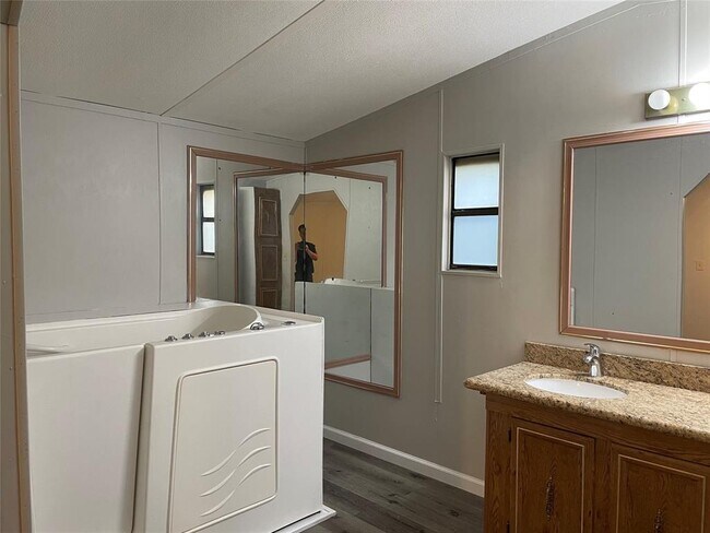 Building Photo - 228 Hambrick Rd