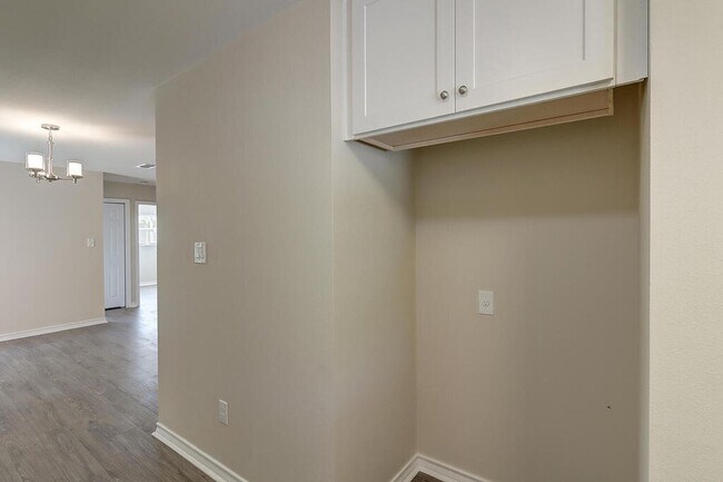 Building Photo - 1106 Bradshaw Dr