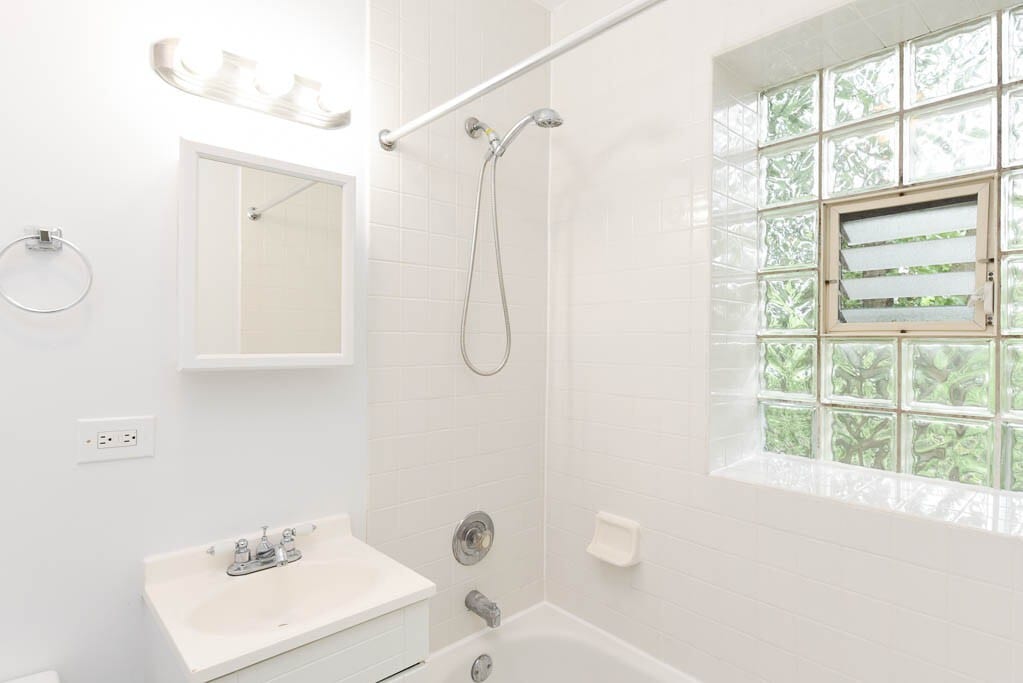 Building Photo - 1850 N Humboldt Blvd