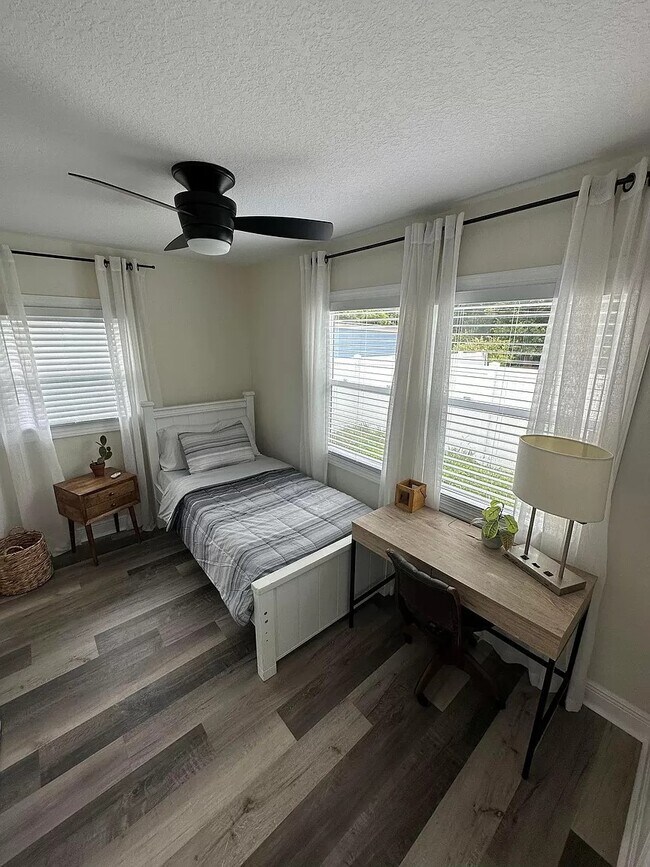 Building Photo - 939 Lakeview Rd