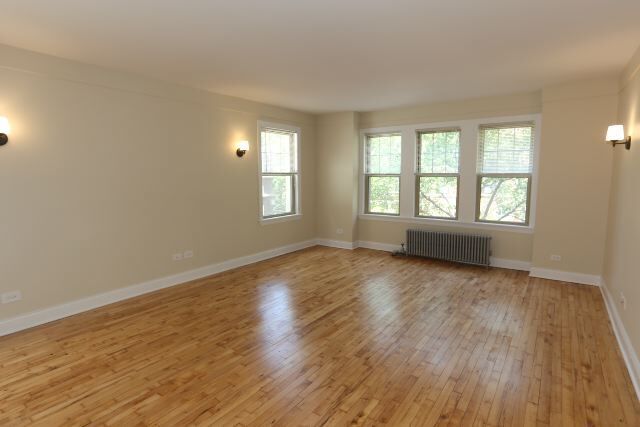 Building Photo - 525 W Cornelia Ave