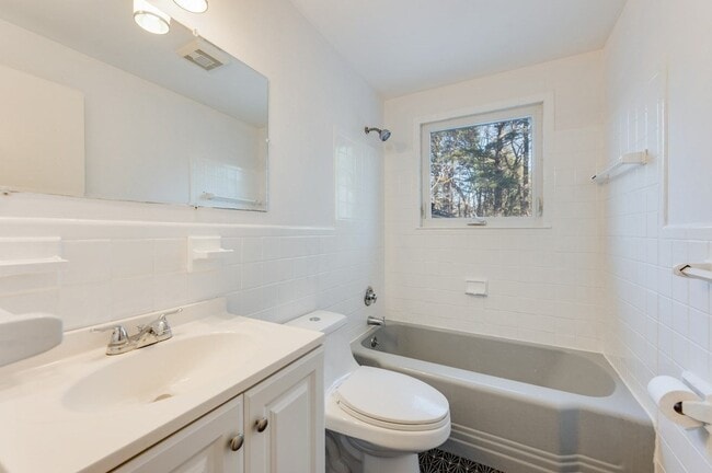 Building Photo - 250 Hudson Rd