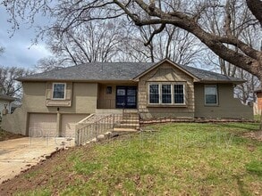 Building Photo - 1331 SW Horizon Dr