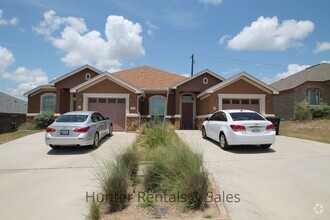 Building Photo - Luxury Duplex!
