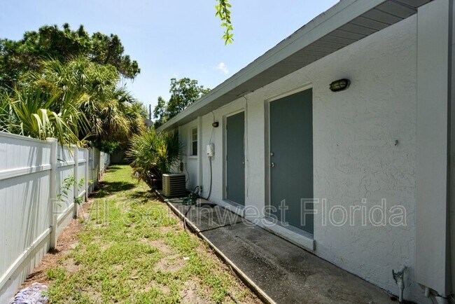 Building Photo - 2519 9th Ave W