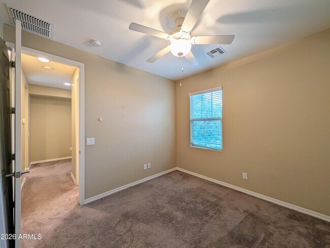 Building Photo - 923 S Osborn Ln