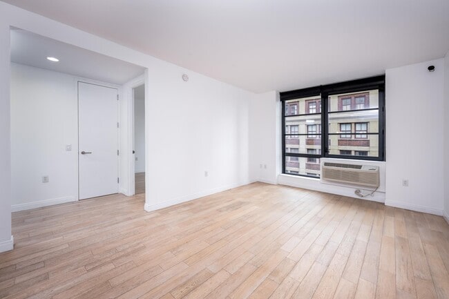 Building Photo - 160 1st St