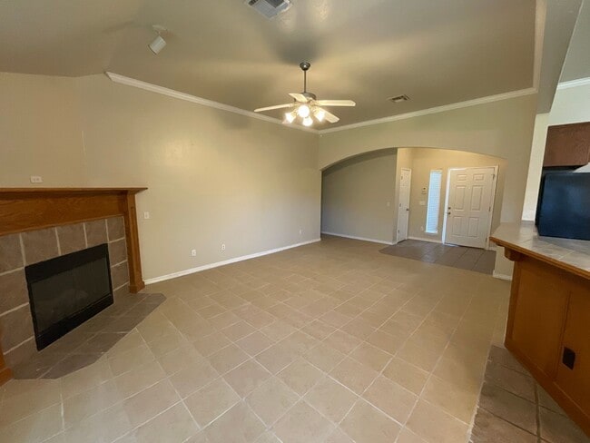 Building Photo - Beautiful 3 Bed 2 bath home!
