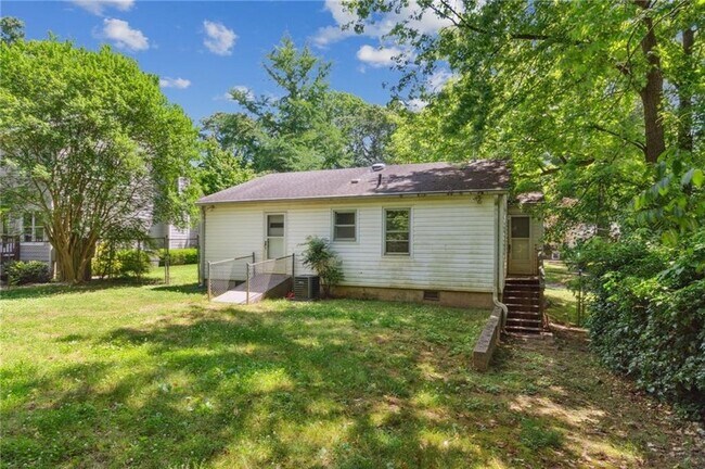 Building Photo - 1682 Bridgeport Dr NE