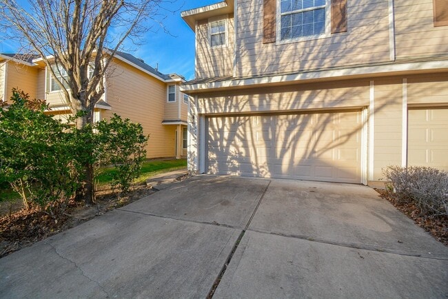 Building Photo - 6058 Shelbourne Park Ln