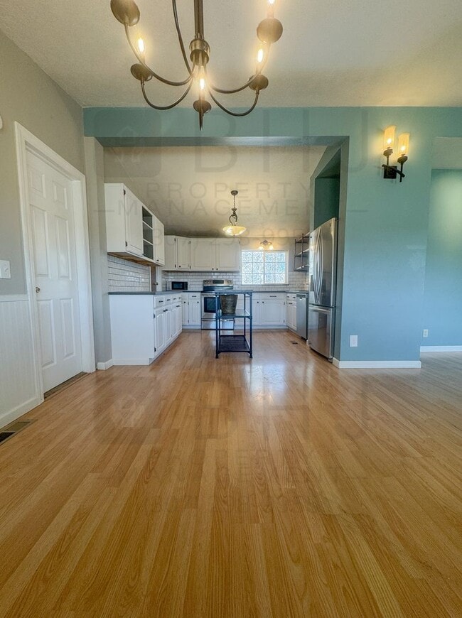 Building Photo - 4 BEDROOM / 2 BATH HOME IN SCSD1!