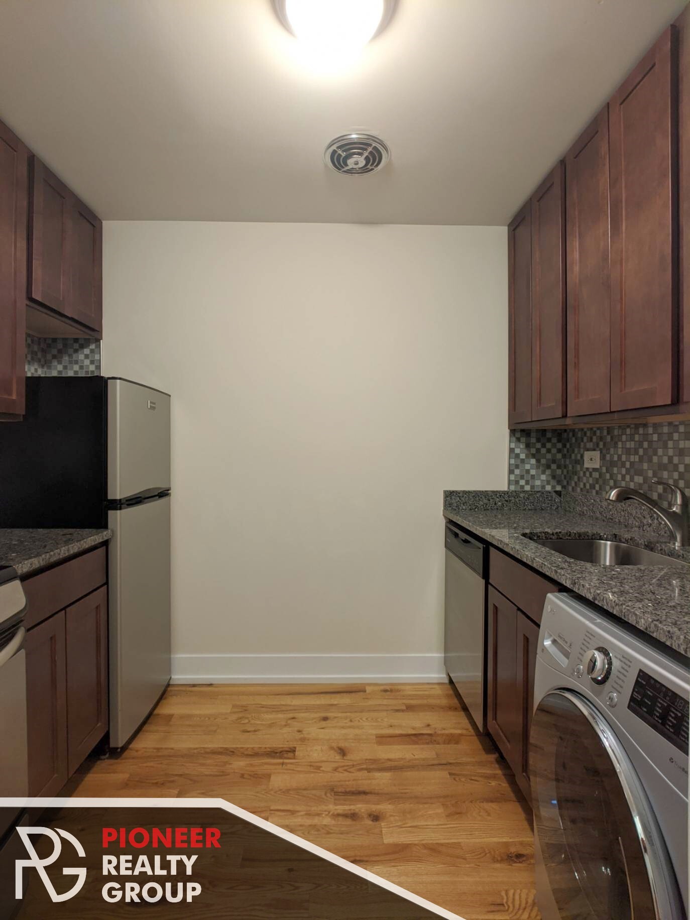 Building Photo - 563 W Arlington Pl