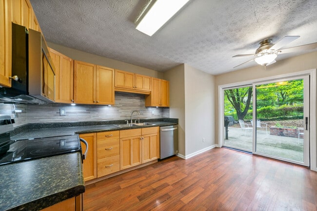Building Photo - 170 Cedar Trce