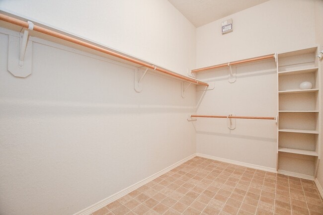 Building Photo - 6206 Fawnlake Dr