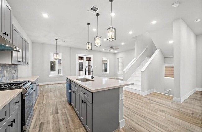 Building Photo - 232 W 28th St