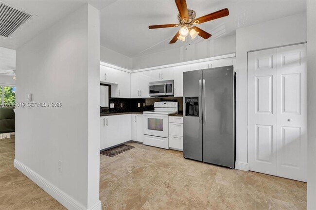 Building Photo - 12651 SW 16th Ct