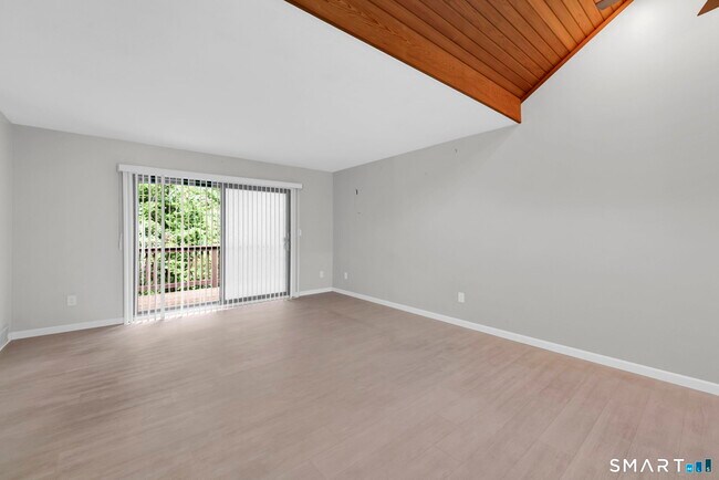 Building Photo - 3 Murphys Ln