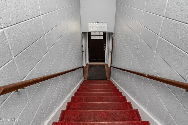 Building Photo - 7 Elgin St