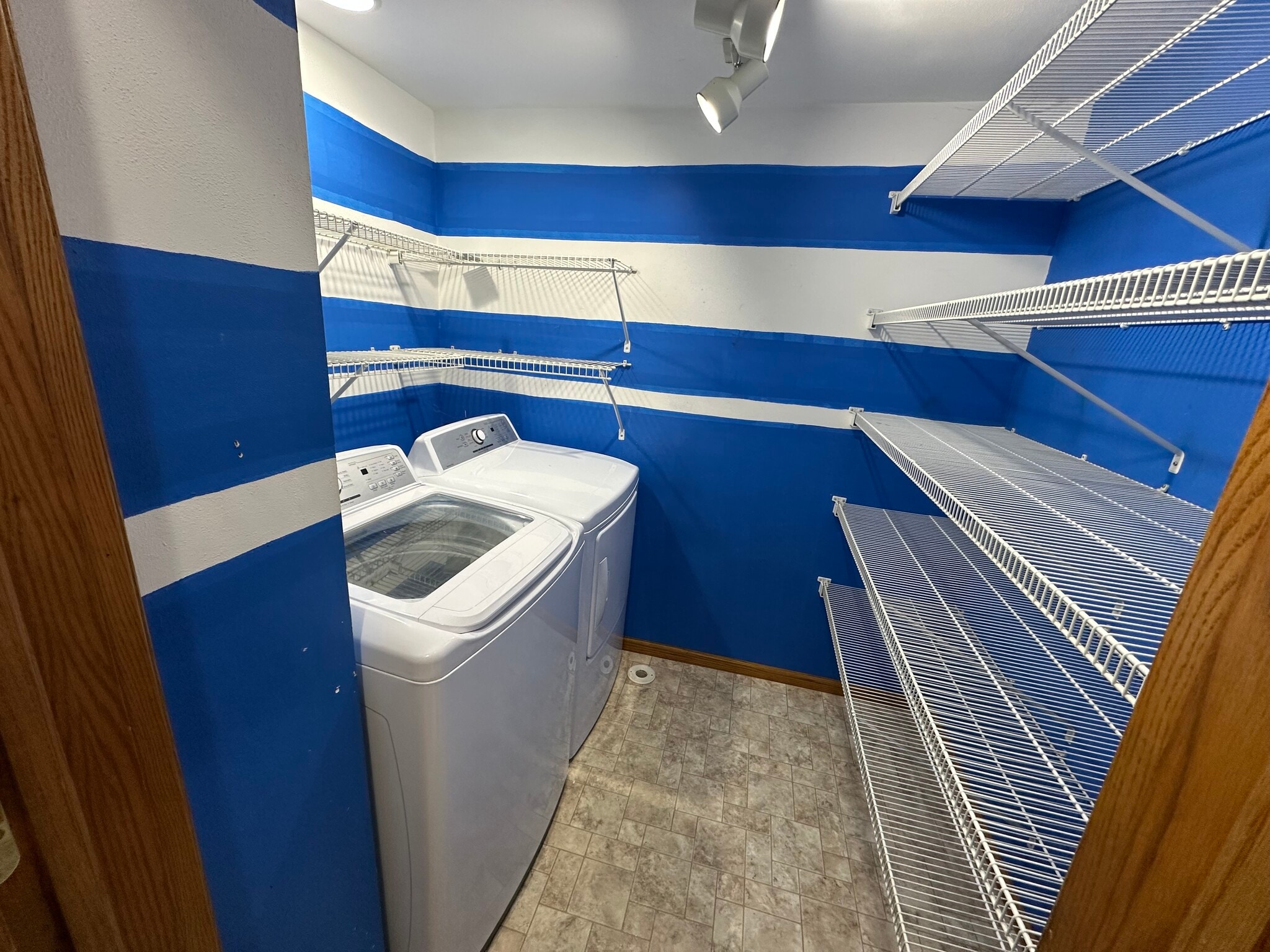 Building Photo - 915 Madison St