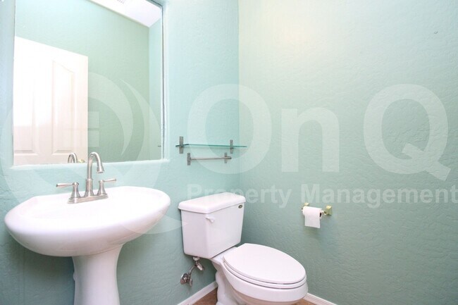 Building Photo - 3316 E Kingbird Pl