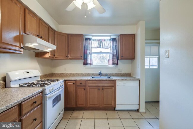 Building Photo - 3418 Coventry Ct Dr