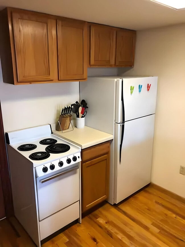 Building Photo - 402 W Dayton St