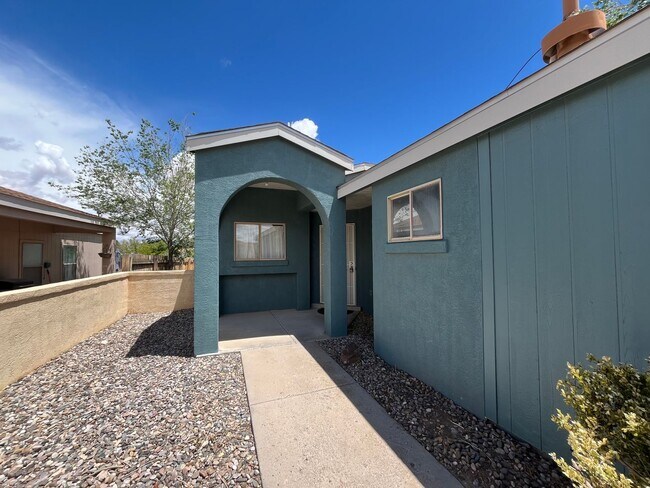 Building Photo - Cute 3 Bedroom 2 Bathroom Home In Rio Rancho!