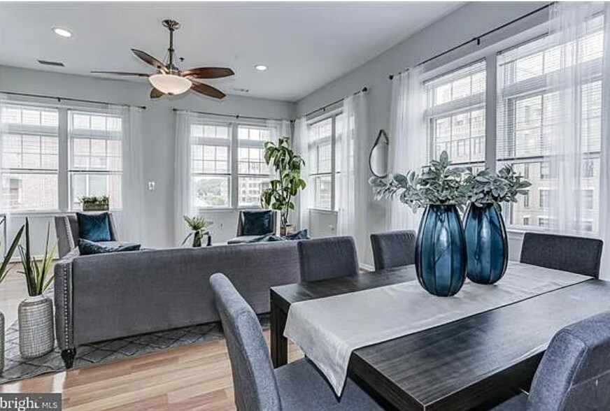 Building Photo - 309 Holland Ln