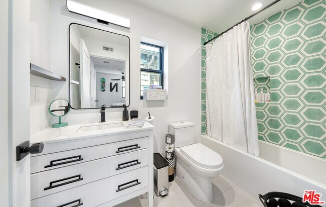 Building Photo - 5317 Pacific Ave