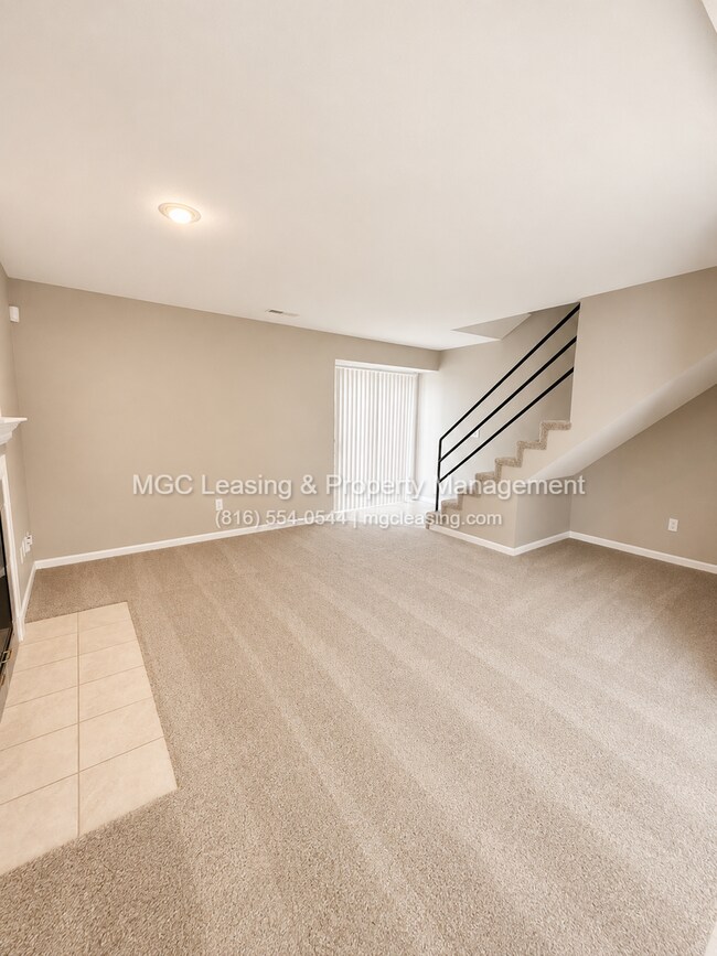 Building Photo - 4604 NE Whispering Winds Dr