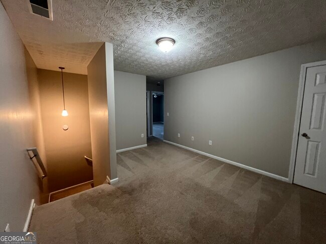 Building Photo - 333 Tara Commons Cir