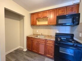 Building Photo - 110 Montclair Ave