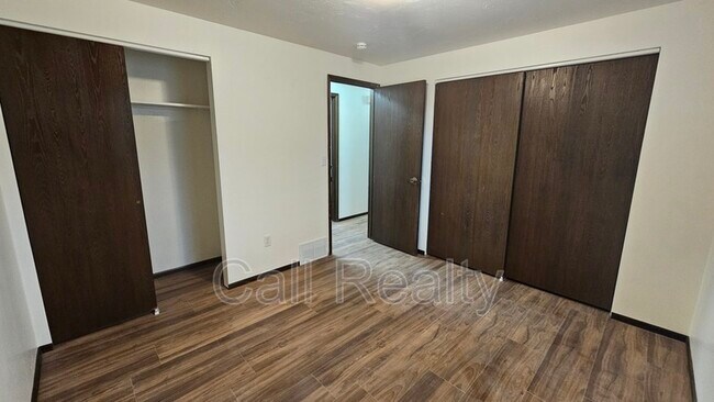 Building Photo - 3718 E 22nd Ave