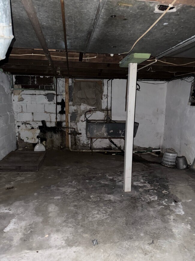 Building Photo - 1507 Stark Ave SW