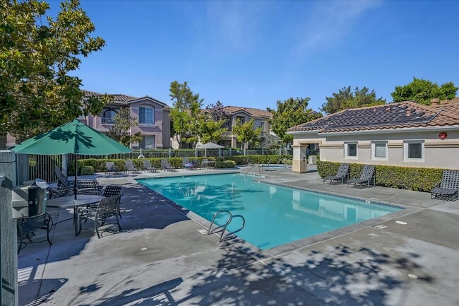 Building Photo - 10820 Sabre Hill Dr