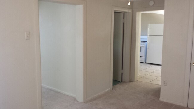 Building Photo - Weekly-1517 Avenue D