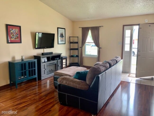 Building Photo - 3 br, 2 bath Townhome - 433 Cobblewood Bnd