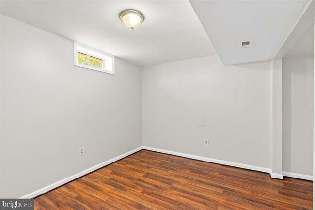 Building Photo - 461 Foxridge Dr SW