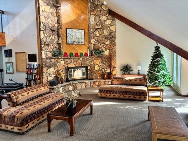 Building Photo - Long Term Rental- Buffalo Ridge/Village 403CC