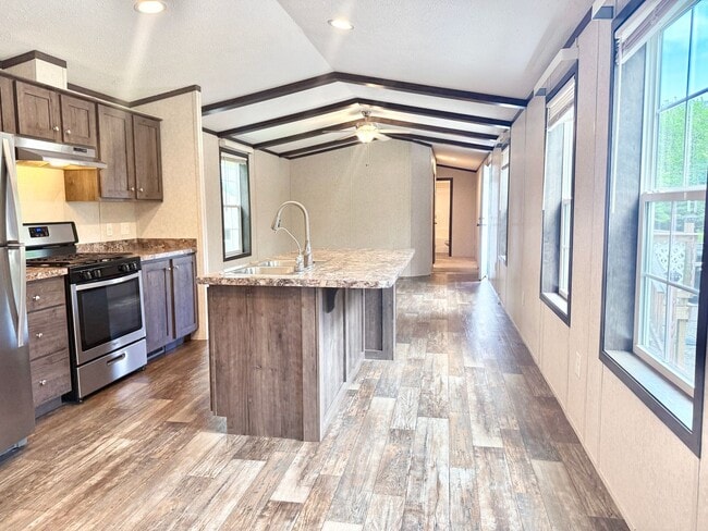 Building Photo - Nearly new 3 bedroom mobile home on a big ...