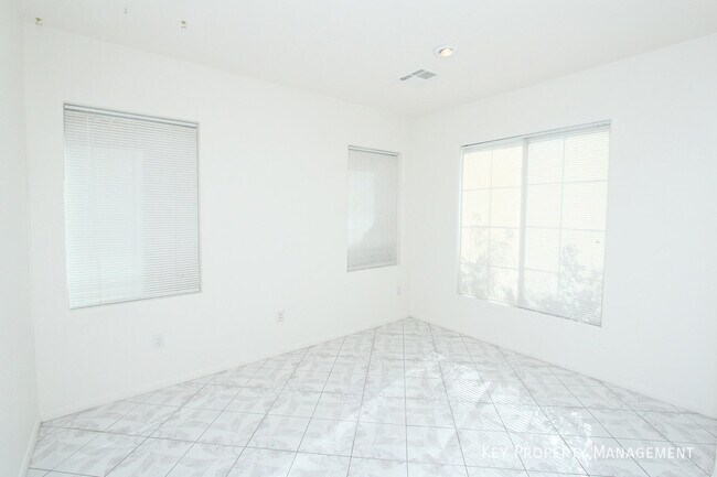 Building Photo - 5830 Willow Trace Ave