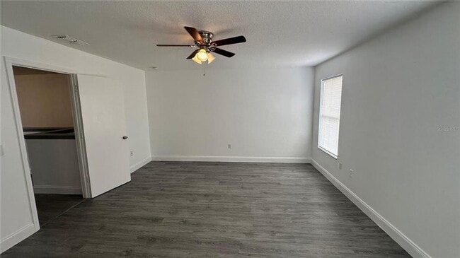 Building Photo - 2437 Hassonite St