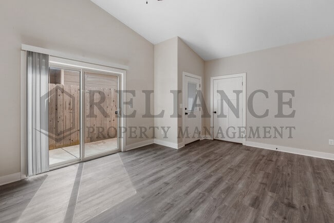 Building Photo - 914 W Onewood Pl