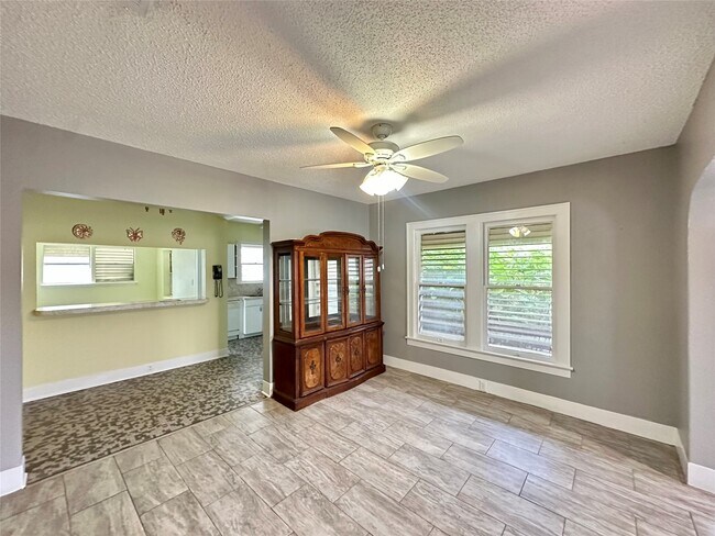 Building Photo - 3828 Avenue S 1/2