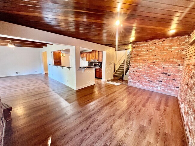 Building Photo - 2016 Canal Dr